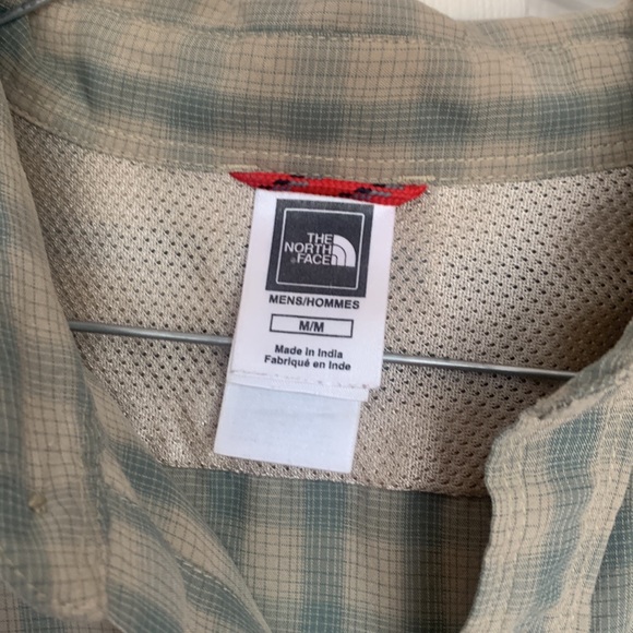 North Face button down short sleeve - Picture 2 of 4